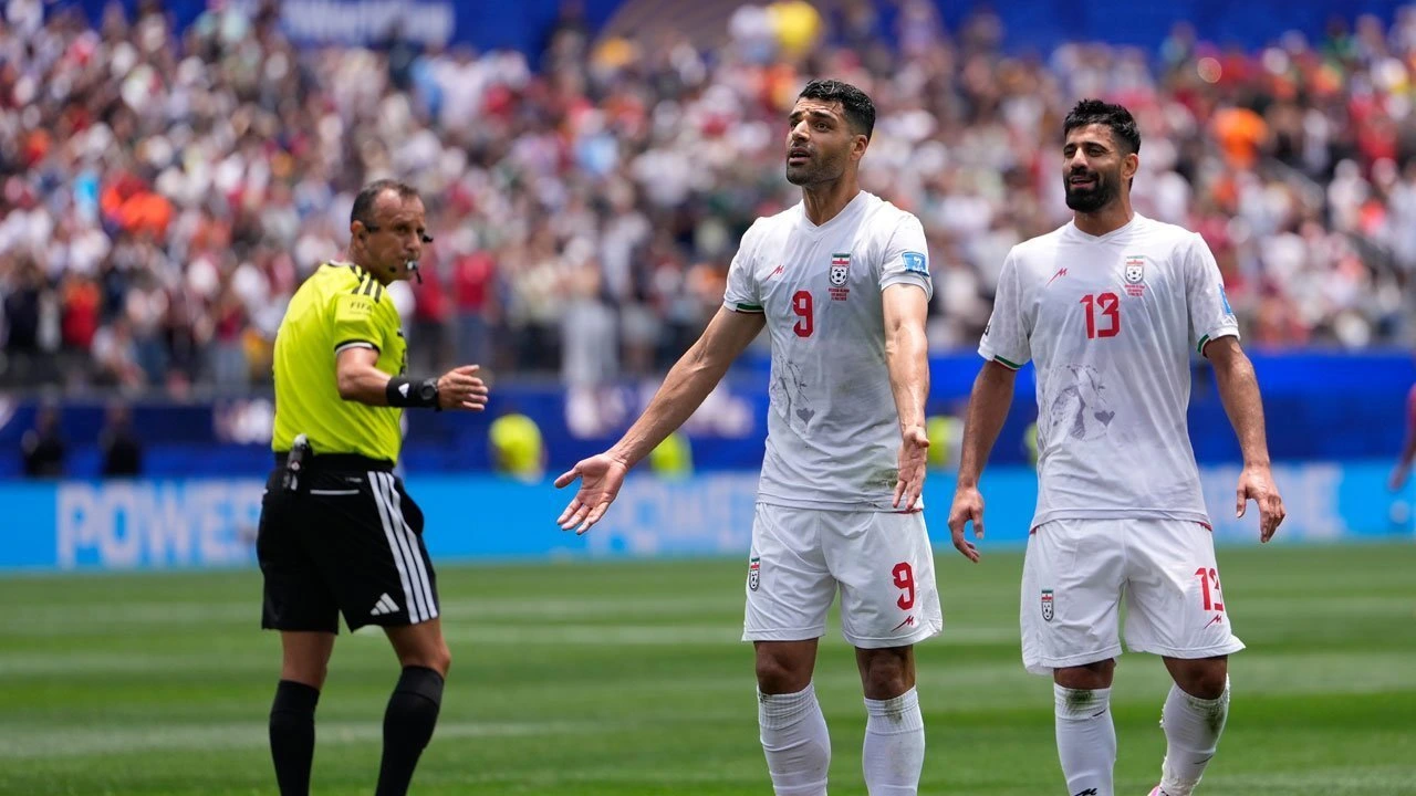 Ekspresi Mehdi Taremi (9) di laga Belgia vs Iran.webp